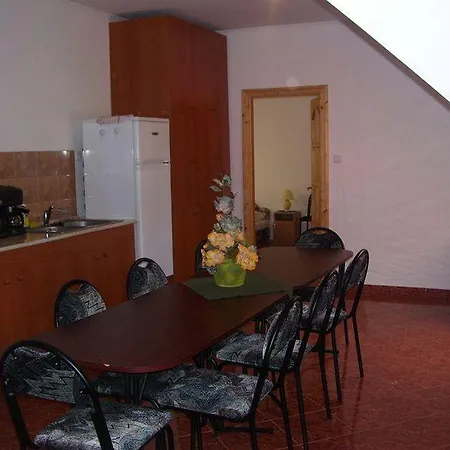 Hubertus Vendeghaz 3* Parád