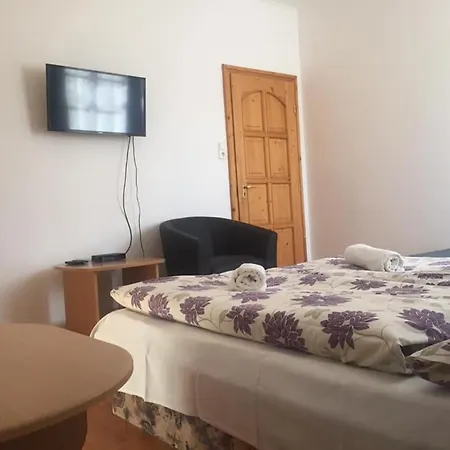 Hubertus Vendeghaz Guest house *